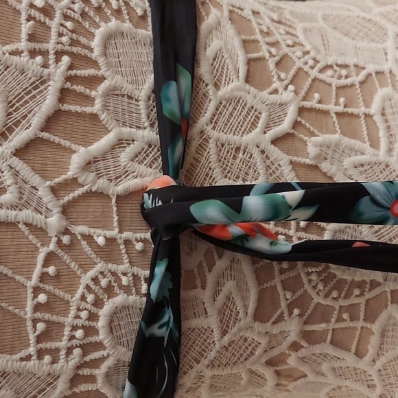 COCOSHIP Retro 50's Floral Halter Bikini Top - Picture 8 of 11